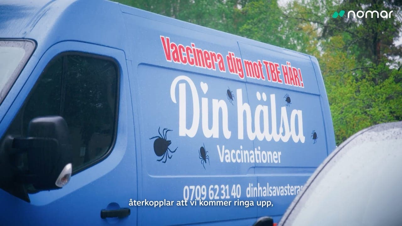 Din Hälsa’s blue van with the text “Vaccinera dig mot TBE här!”, a still from the customer story.